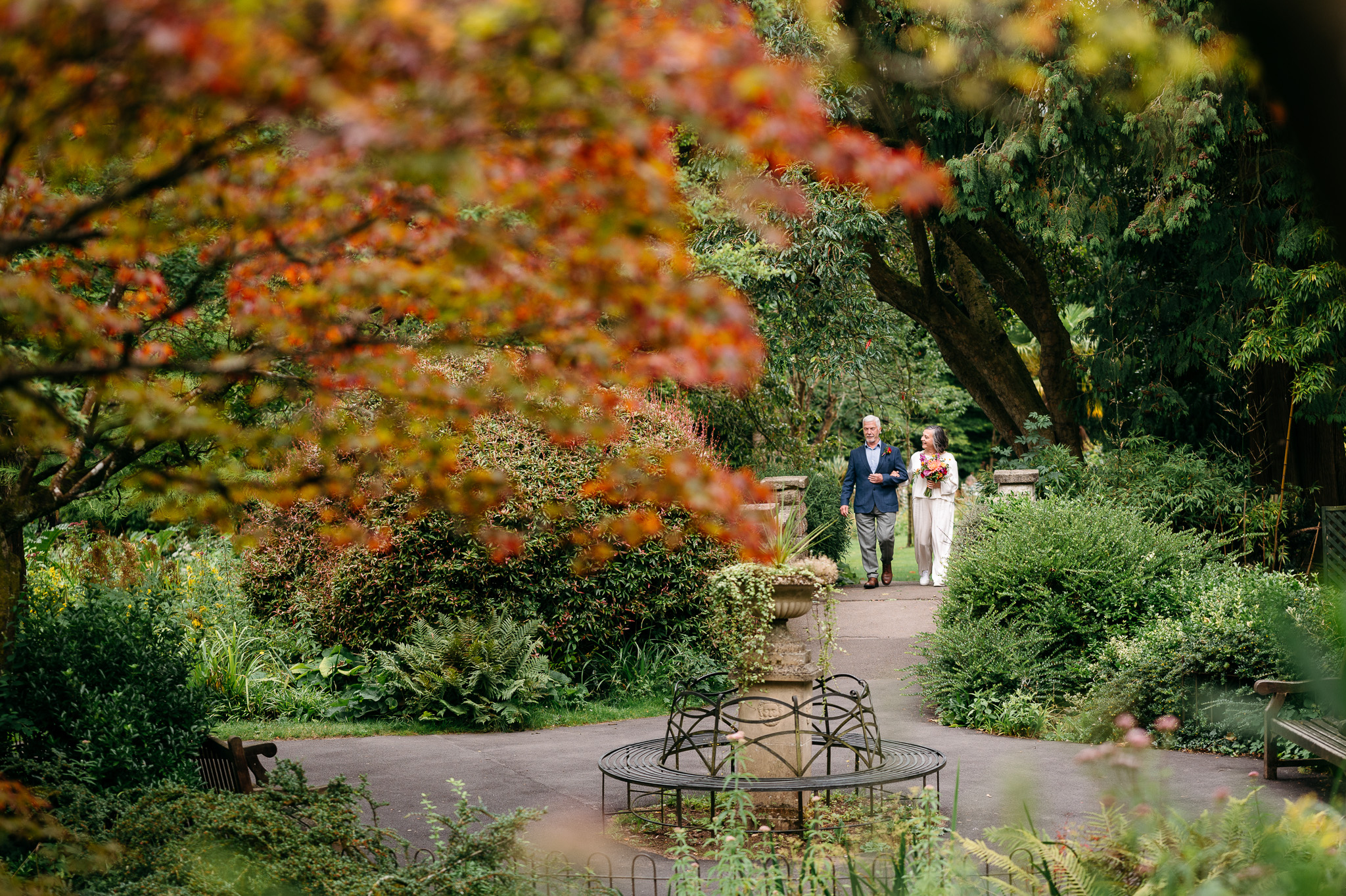 Wedding couple walking to Temple of Minerva