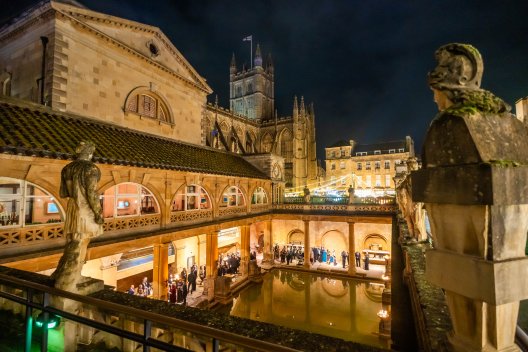 Photo at night around the Great Bath